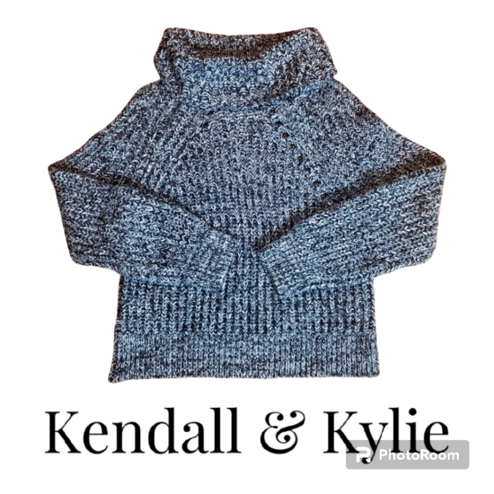 Kendall & Kylie Chunky Crowl Neck Sweater